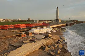 英国部分地区遭遇风暴天气图片