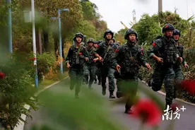 真枪实弹！直击超燃武警模拟实战训练图片