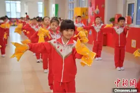快乐传承！长春小学生跳起“秧歌课间操”图片
