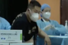混打更有效！张文宏团队公布加强免疫对奥密克戎毒株研究成果视频封面