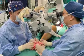戒指被外力挂住，脱离手指时撕扯皮肉触目惊心！六院13个小时修复脱套手指图片