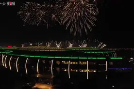 昨夜的上海太美了！来看2022新年烟花秀图片