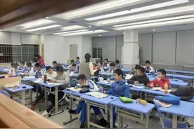学而思深圳总部静悄悄！曾经“一位难求”，如今遍布招租广告图片