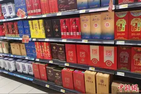 年货买酒？名酒边玩涨价边促销，实不实惠得细看图片