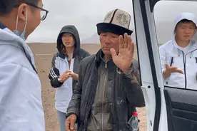 古丽：亮出“党员徽章”的新疆大叔，这样感人的故事还有很多图片