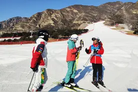 冬奥倒计时30天｜配菜工变身滑雪教练，延庆吃上“冰雪饭”图片