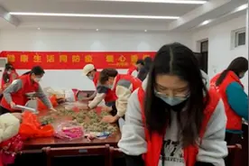 安徽一高校药学专业学生自制“防疫香囊”，送给返程师生视频封面