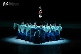 高难度“青绿腰”演绎重峦叠嶂，《只此青绿》让浩荡的古典长卷“活”了图片