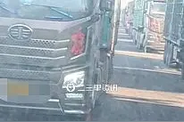 大货车长期“霸占”道路，存在安全隐患图片