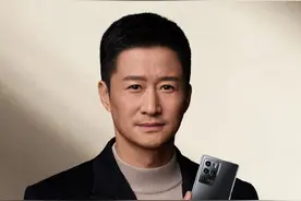 吴京担任中兴手机代言人图片