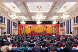 区政协二届一次会议今天开幕图片