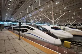 双层卧铺高铁亮相深圳春运！独立观景窗，一铺一隔间图片