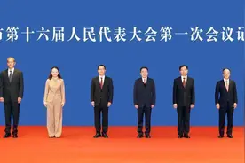 新一届广州市人大常委会、市政府领导班子与记者见面图片