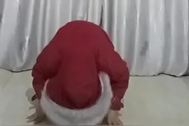 远嫁女儿隔空给父亲磕头感动网友，当事人：等孩子大点一定常回去图片