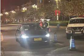 男子喜提新车过年当晚醉驾被抓，称“以为交警放假不会有查车”图片