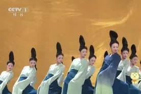 美哭了！霸占热搜！春晚这支舞蹈演活了《千里江山图》图片