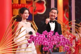 杨颖除了美美美，无论唱歌、主持、演戏都真的还需要努力呀图片