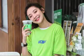 连登三家卫视春晚！这个成都“牙尖妹儿”想带谐剧上更大的舞台图片