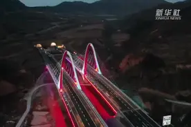 新华全媒+｜别眨眼！看冬奥会公路主通道点亮“灯光秀”图片