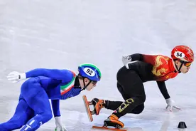 短道速滑2000米混合接力精彩瞬间！四人团队摘下中国首金图片