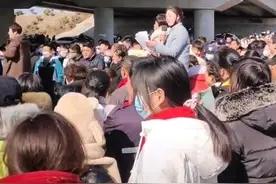 徐州邳州一相亲大会“五女相百男”，民政局：本地适婚男女比失衡图片