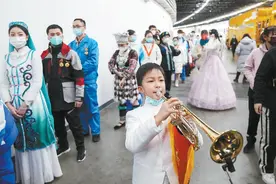吹号少年一下子长大了！独家专访“吹号小男孩”朱德恩图片
