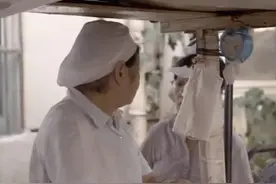 泪目！替儿还债的她走了图片