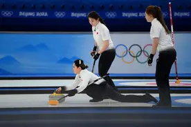 老将王芮改打四垒，中国女子冰壶队连胜平昌冬奥会冠亚军图片