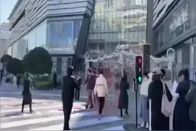 情人节氛围拉满！昆明也有“爱心红绿灯”啦，打卡不？图片