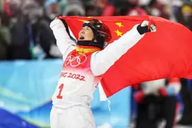 哭啊笑啊，那一刻是对她16年坚守的最好回报图片