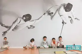 小小少年 仗剑前行图片