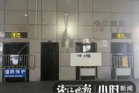 杭州男子在火车东站遭遇尴尬一幕：上个厕所也太难了图片