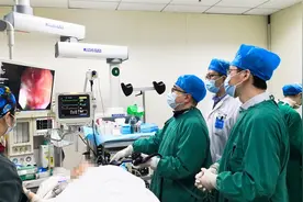 架起“直通桥梁”营养一步到“胃”！武大人民医院为“渐冻人”实施胃造瘘术图片