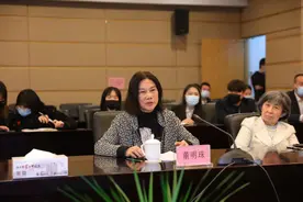 全国人大代表董明珠建议个税起征点提高至一万元图片