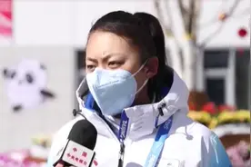 新闻特写丨志愿者：北京冬奥会上“温暖的雪花”图片