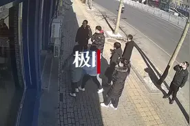 大连餐馆老板回应“10人自称做完公益要求白吃白喝”：无资料证实，没法相信图片