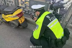 A2证男子骑假牌摩托出门吃面条被记24分图片