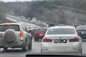 “使馆车队全程由乌警车护送……”他们讲述撤离经历→图片