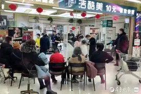 不洗头不推销不办卡，济南“10元快剪”理发店前排起长队图片