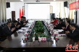 湖南高铁职院：高职院在非洲办了铁路本科学院图片