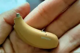 孩子价值3万元的助听器丢了，妈妈急哭！幸亏他们图片