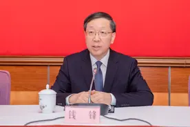 钱锋委员：推动国内成品油定价等使用上海原油期货价格计价图片
