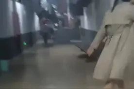网传湖南一高校有男子扮女装进入女寝偷拍，学校：人已找到图片