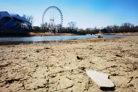 重张半年的龙潭中湖公园湖水怎么见底了？正实施清淤工作图片