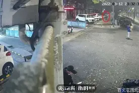 真飒！90后外卖小姐姐载着受害人深夜追匪，网友：外卖界的“花木兰”图片