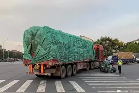 莆田再出新规，大货车右转暂停几秒，为生命让道图片