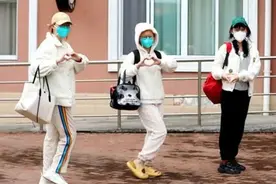 “我洗了最爽的一个澡！”给封校的上海女大学生们独浴，这里腾挪出42间客房图片