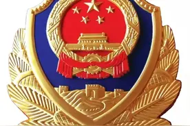 介休公安：醉酒男子夜宿街头 警灯闪耀温情守护“照亮”回家路图片