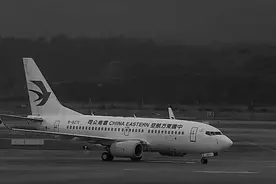 空管和附近机组曾接力呼唤东航MU5735，多希望你回复一句“请讲”图片