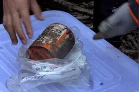 坠机事故黑匣子破解进展如何？调查人士回应快则几天慢则半年视频封面